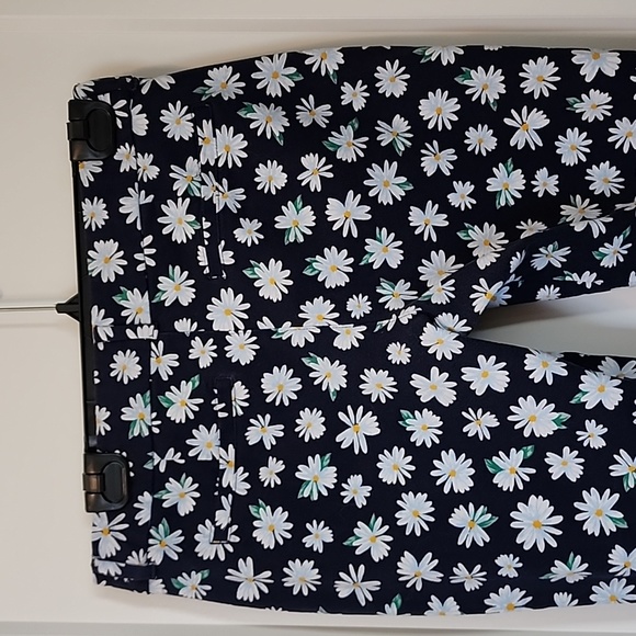Old Navy Pixie Ankle Pants in Navy with Daisy Print - Picture 5 of 6